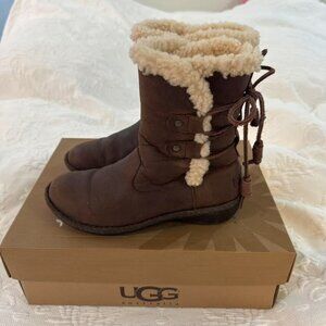 UGG Women’s Akadia Boots (Size 7)